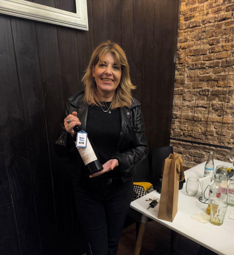Participante ganadora de un sorteo